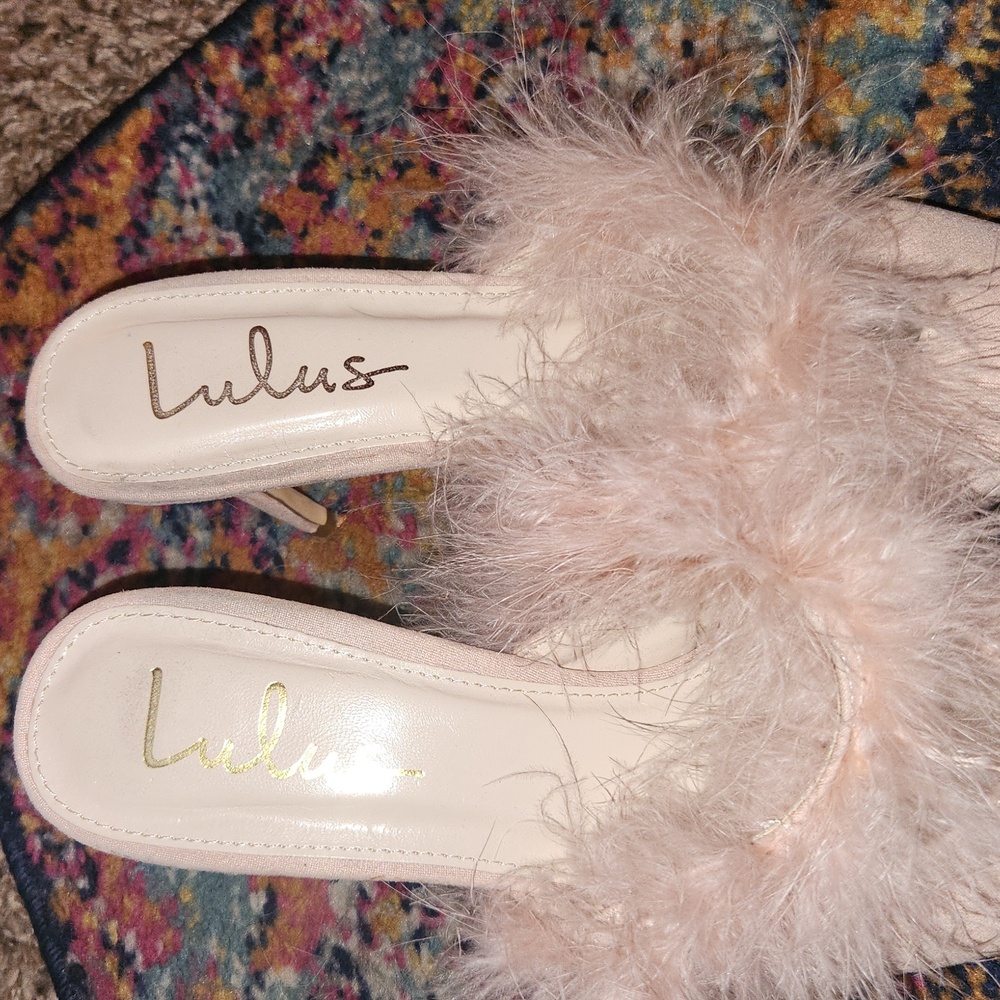 Lulu’s 8.5 Fazal Blush Suede Feather Pointed-Toe Mules - Picture 4 of 7